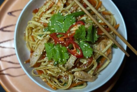 Удон з лососем та тунцем